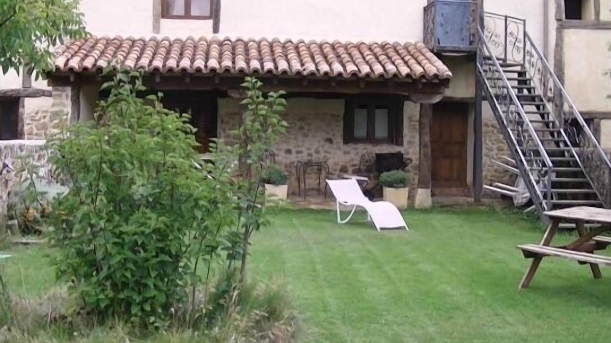 Roscales de la Pena Cottage | Rural apartment La Panera de la Tila for 2 people