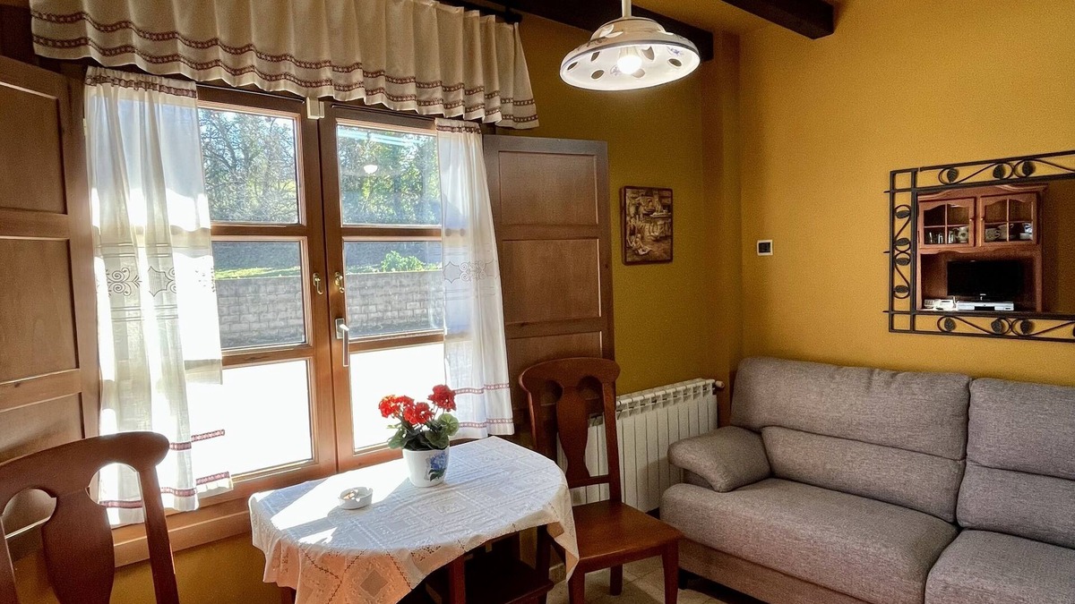 Villaviciosa Apartment | Rural apartment Aptos. turísticos Paseo de la Alameda for 2 people