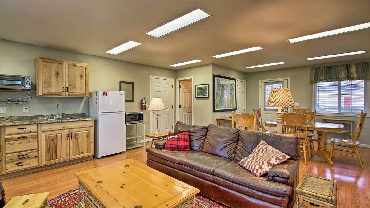 Harrisburg Cottage | Rural Cottage 20 Min to Eugene w/Mt Tom Views!