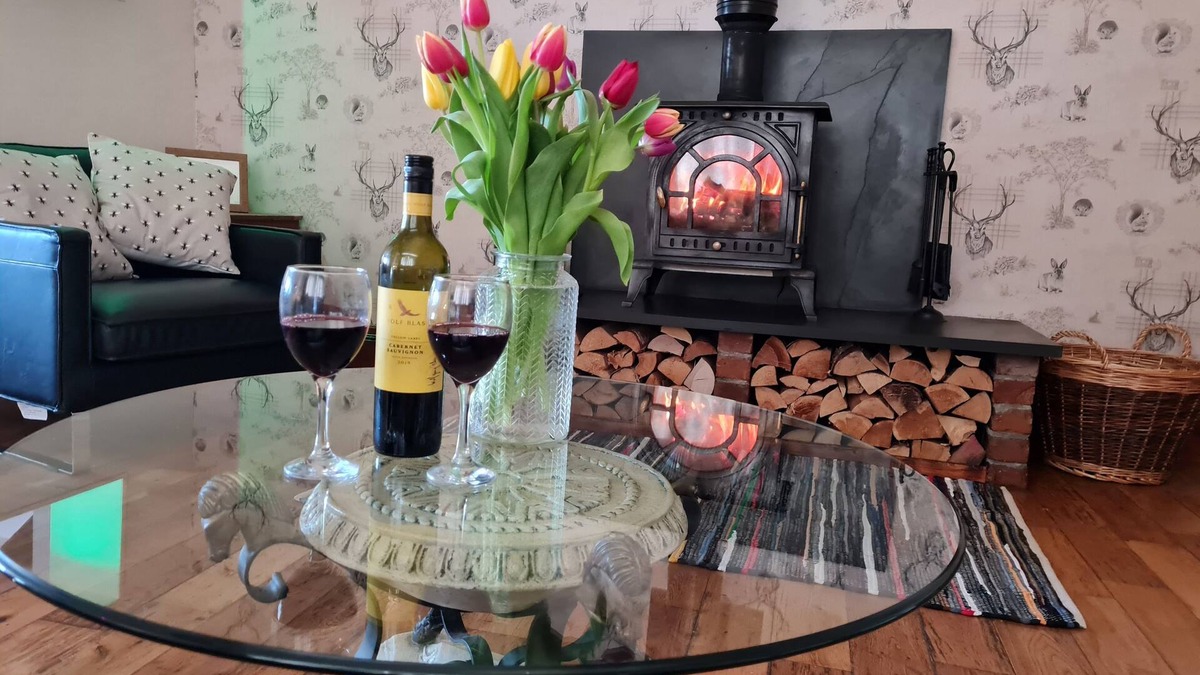 Capel Coch Cottage | Rural Cottage, Log Burner, Sky, 60 inch TV ,Early check in and large gardens