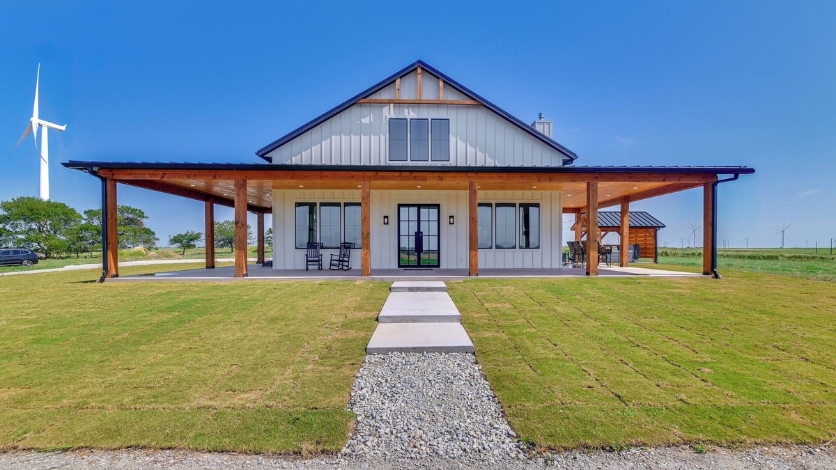 Myra House | Rural Home w/Hot Tub < 7 Mi to Winery & Golfing