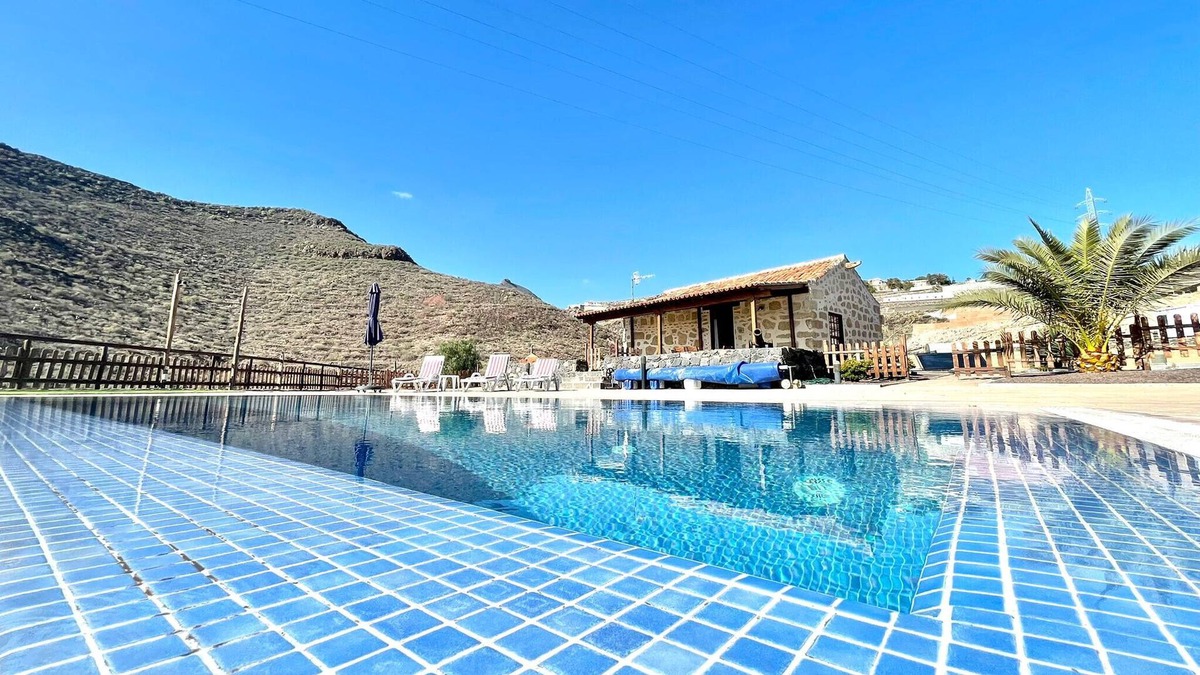 San Miguel de Abona Cottage | Rural house with private pool, BBQ and Ocean View