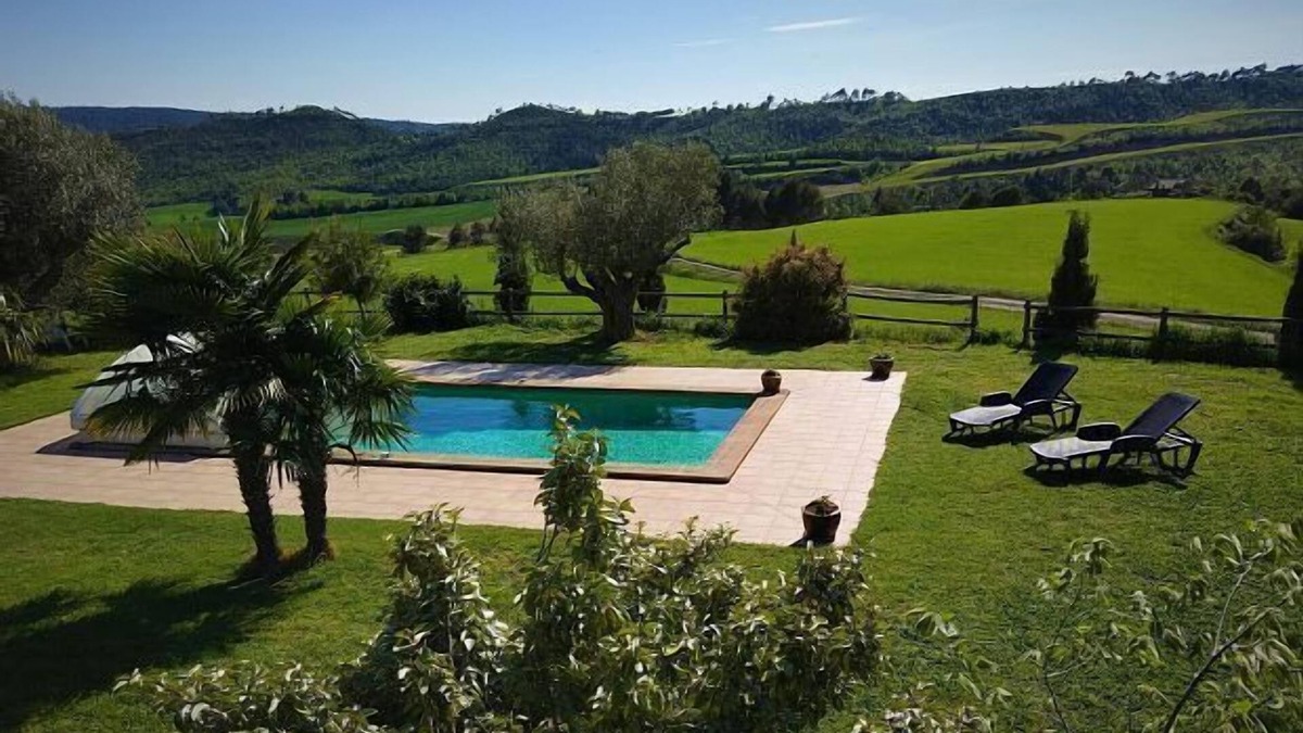 Aguilar de Segarra Cottage | Rural house rehabilitated with charm in a quiet area of forests and fields!