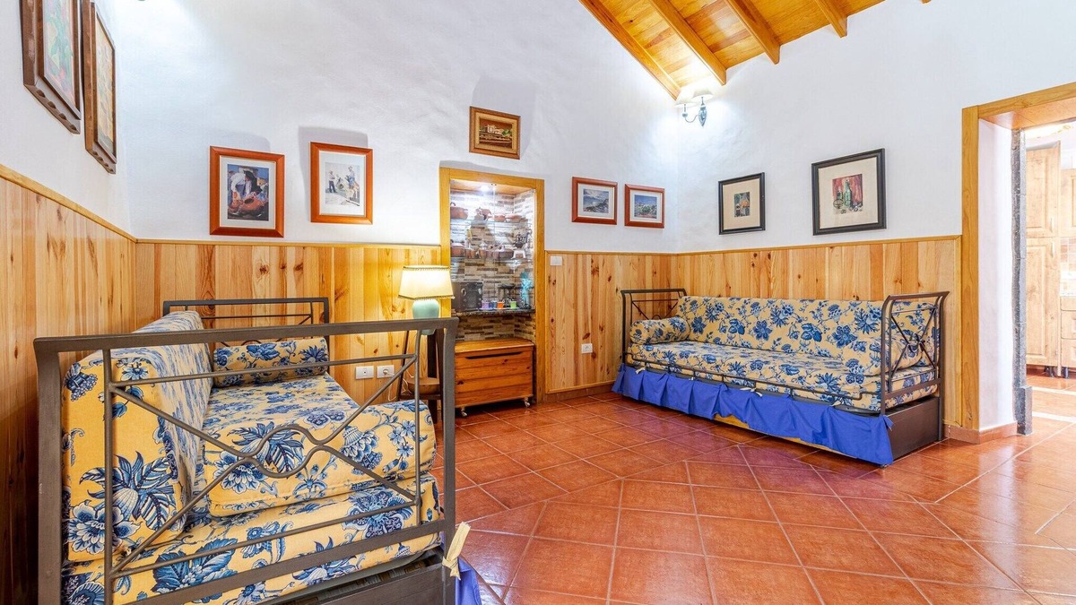 Moya House | Rural House in Moya with Private Jacuzzi