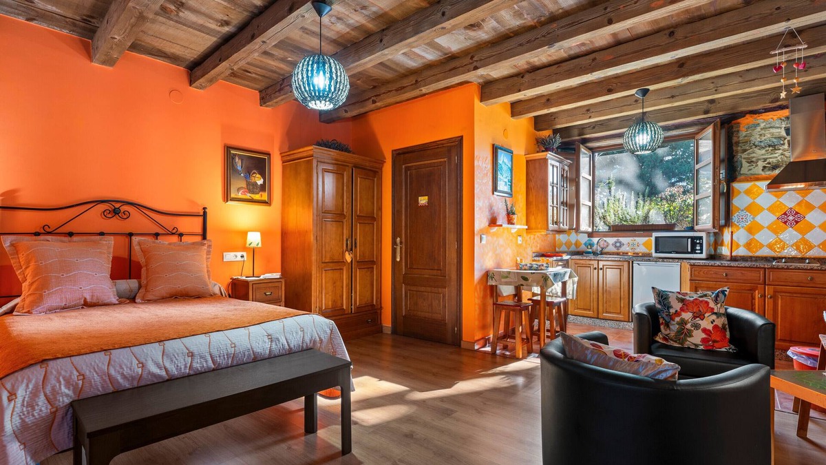 Vilaframil House | Rural House 'Nogueira' with Mountain Views, Private Terrace and Wi-Fi