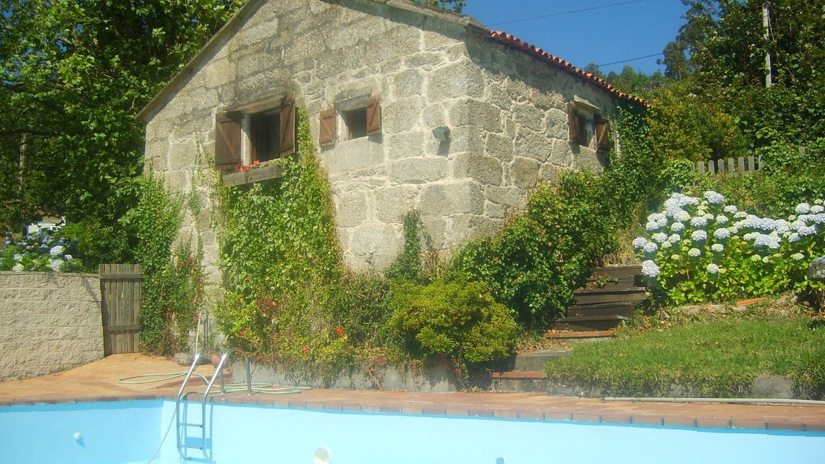 Bueu House | Rural house of the 18th century, overlooking the Aldán estuary.