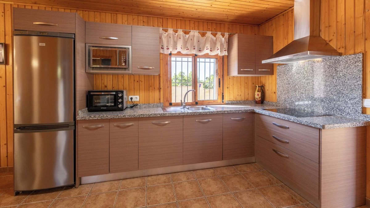 Velez-Malaga Cottage | RURAL HOUSE WITH PRIVATE POOL SEMI CLIMATED TO 10 MINUTES OF BEACH