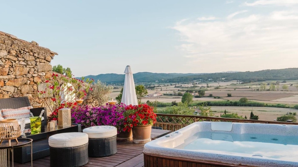 Pals Villa | Rural house with jacuzzi in Pals