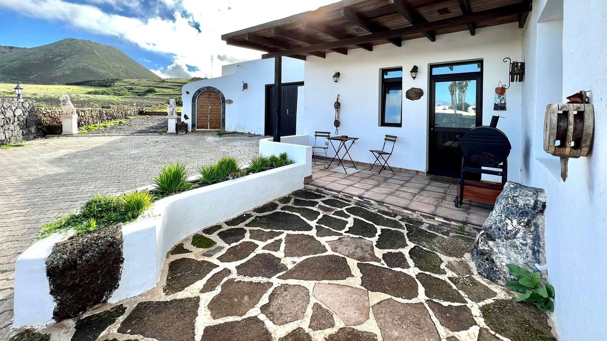 Ye Cottage | Rural House with terrace,barbecue and view