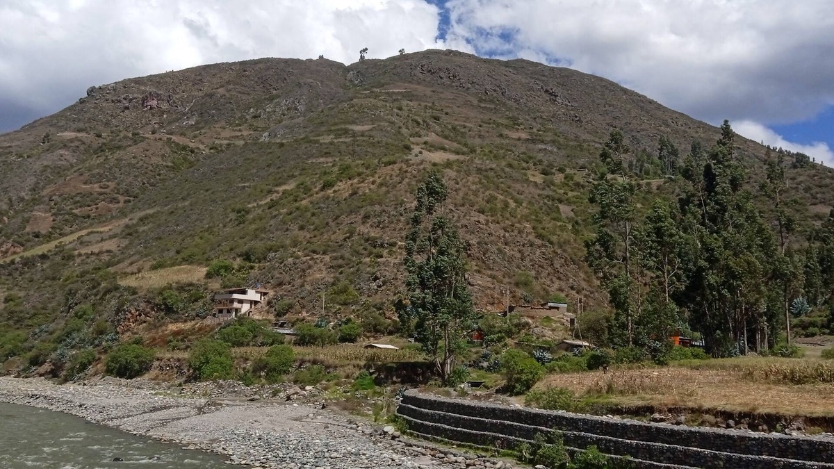 Huaraz Bed & Breakfast | Rural house with views of mountains, river and Cordillera Blanca