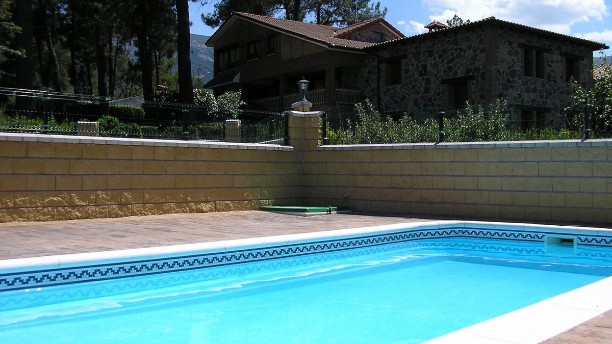Navaluenga Cottage | Rural houses for large groups near Madrid, Toledo, Segovia