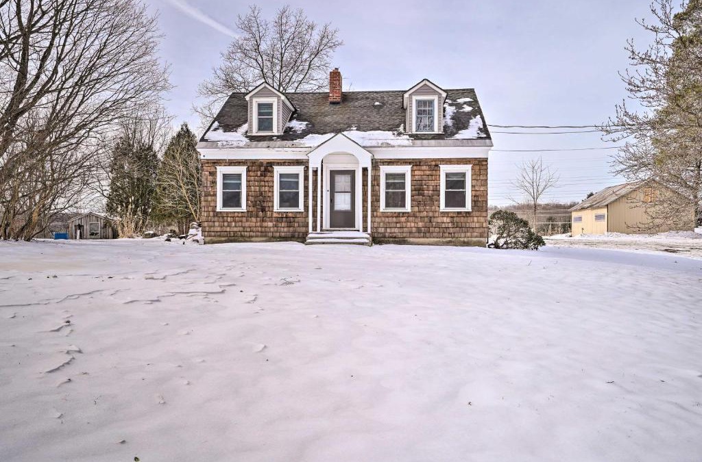 Minetto House | Rural Oswego Cottage on 50-Acre Orchard and Farm!