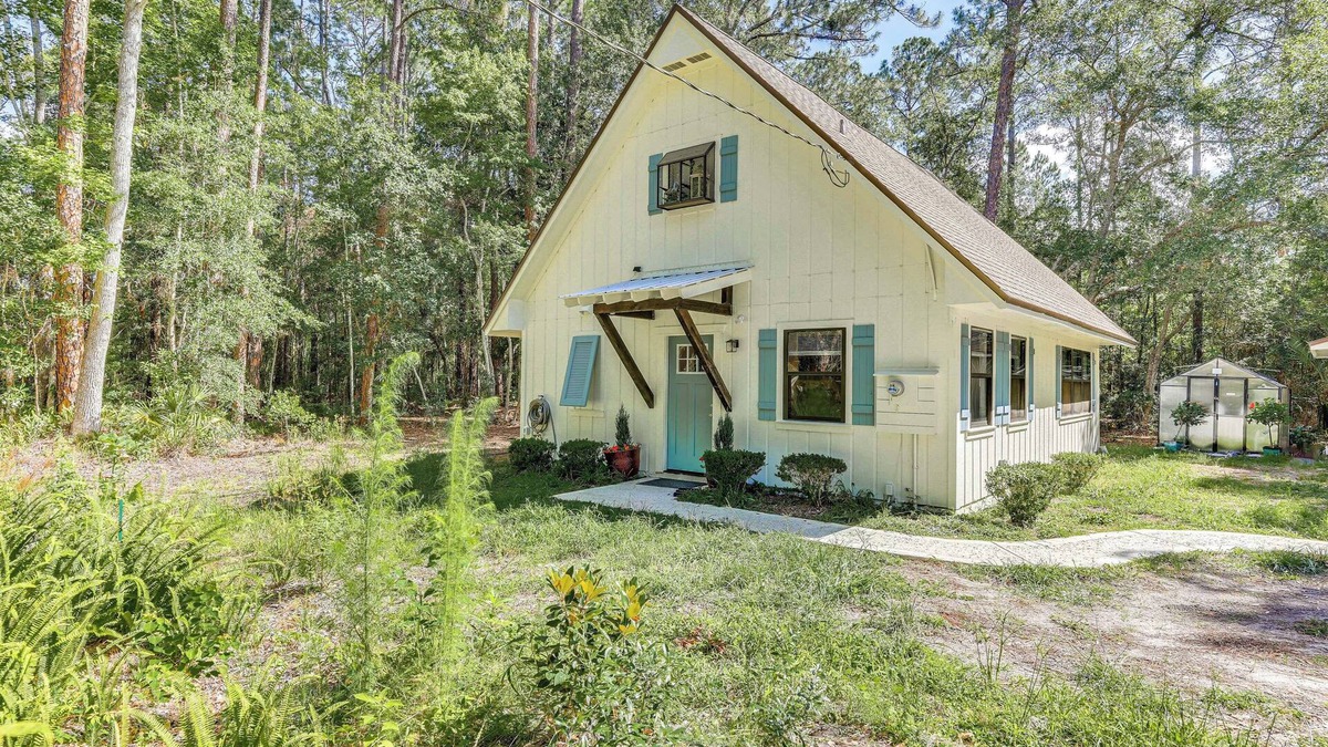 Fruit Cove Cottage | Rural Retreat! Florida Cottage w/Screened Patio
