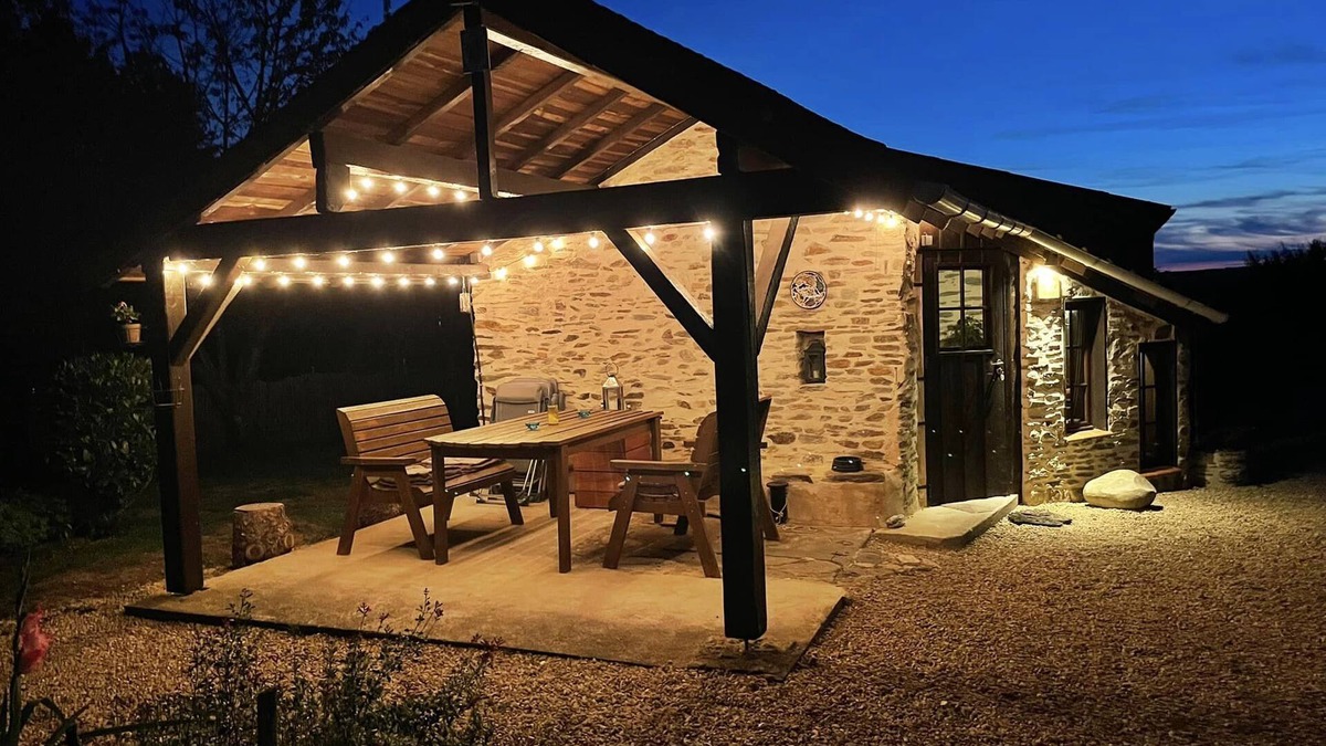 Chalais Cottage | Rural Retreat with Hot Tub