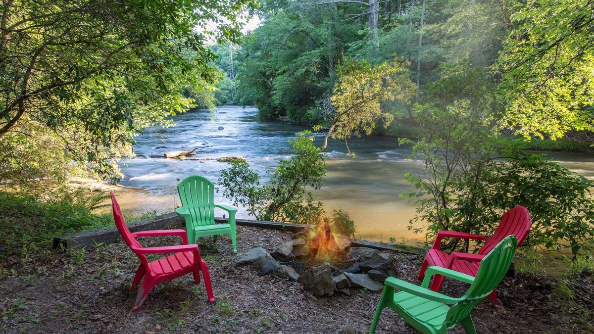Ellijay Cabin | Rushing River Lodge - Fish, Tubing, Dog Friendly