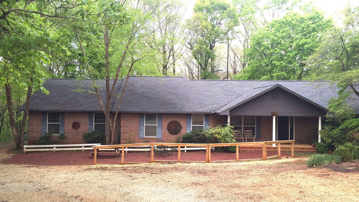 Auburn House | Rushing Waters retreat lodge in Loachapoka, Al