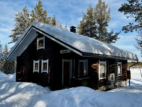 Akaslompolo Ski Chalet | Ruska 2, Ylläs, Äkäslompolo, Lapland - Log Cabin with Lake and Fell Scenery