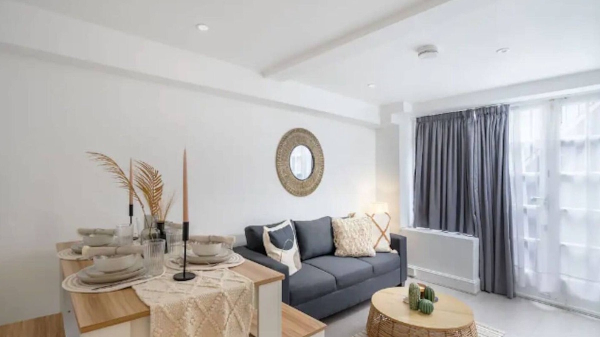 Isle of Dogs Condo | Russell Sq Suite Deluxe 2 Bedroom Flat