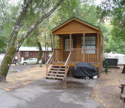 Cloverdale Resort | Russian River Camping Resort One-Bedroom Cabin 2