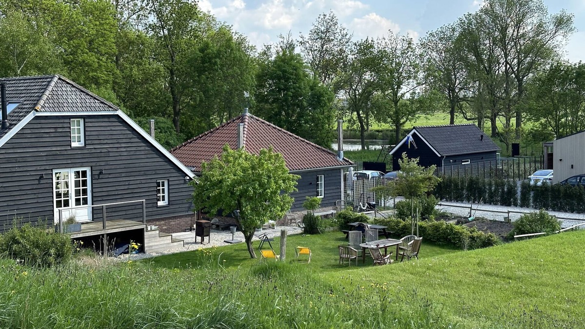 Municipality of Culemborg Cottage | Rust en Ruimte in een Knusse Cottage aan de Lek Naast Werk aan het Spoel