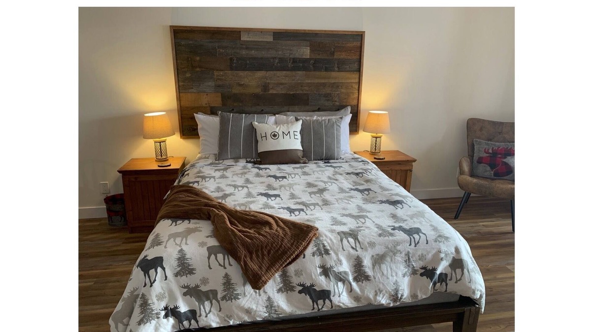 Lone Butte Apartment | Rustic 1 Bdrm Suite, Lakeside - Wolf Den