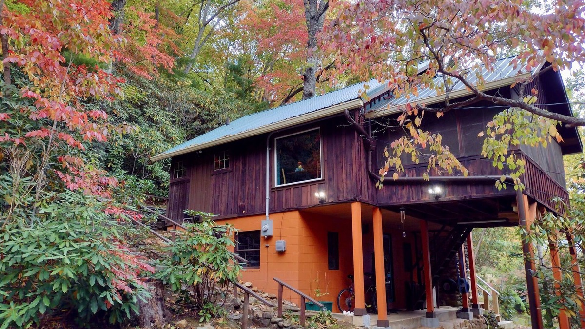 Black Mountain Cabin | Rustic 1940's Appalachian Summer Cabin w/hot tub - Black Mountain