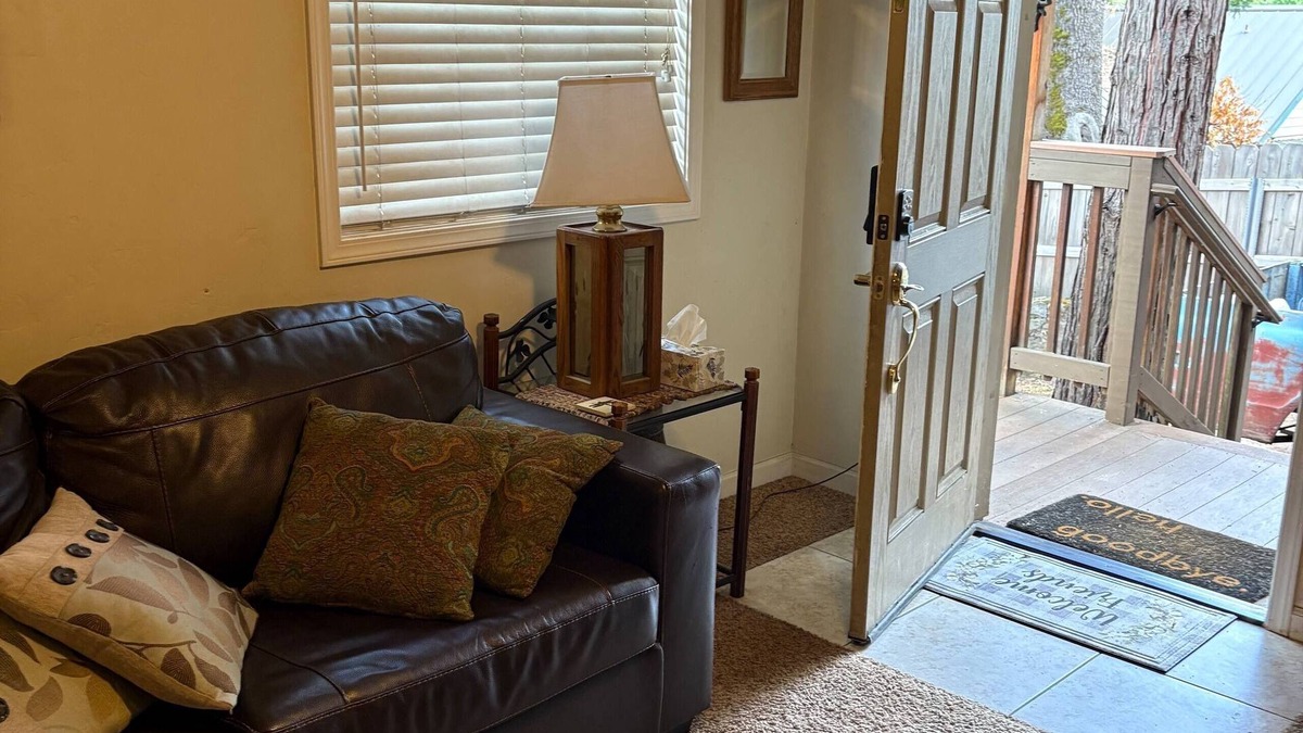 Dunsmuir House | Rustic 2-bedroom house in fabulous Dunsmuir. Only 10 miles away from Mt. Shasta