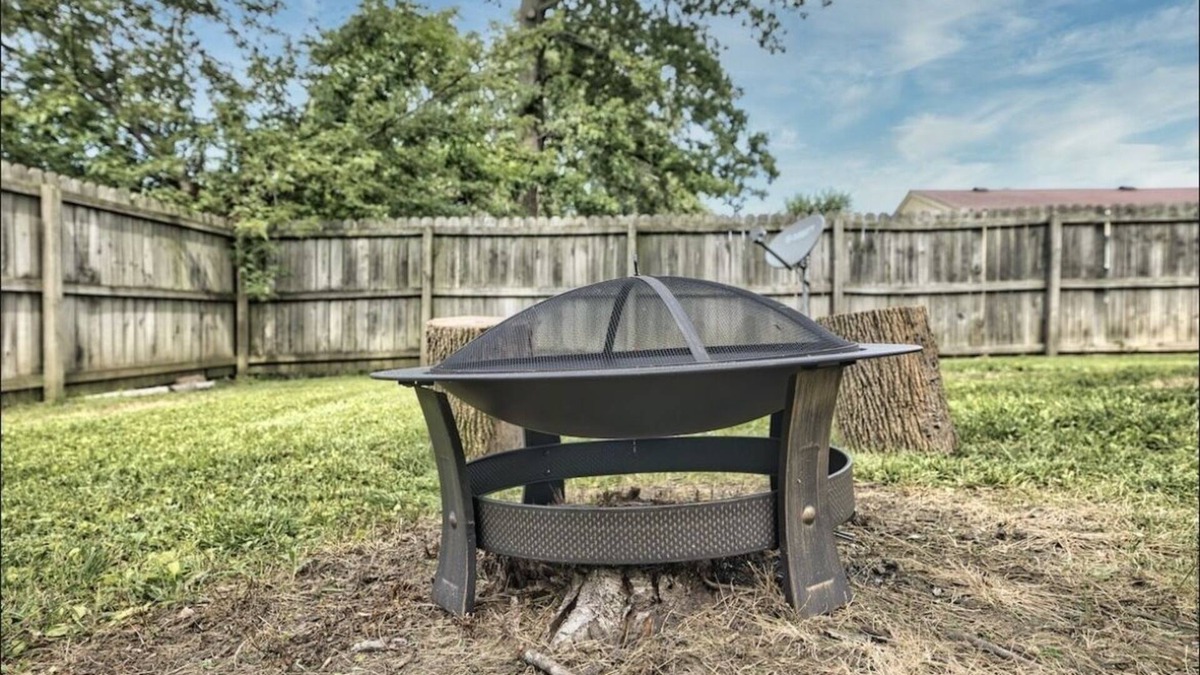 Lawrence House | Rustic 3BR with King Size Bed and Fire Pit