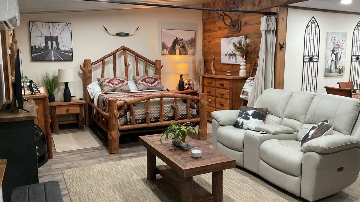 Neely Apartment | Rustic and cozy 2 bedroom apartment in charming Lucedale Ms, with WiFi,AC