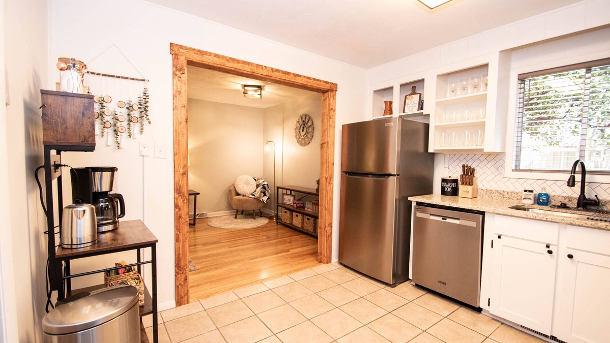 Warner Robins House | Rustic and Serene Home, 3BR, King Bed, Near RAFB