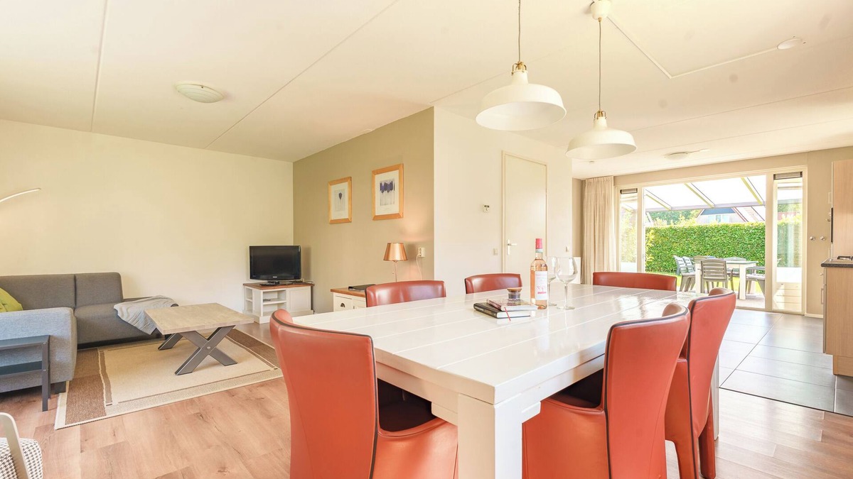 Schoonloo House | Rustic and spacious vacation home on a small vacation park in the middle of Drenthe