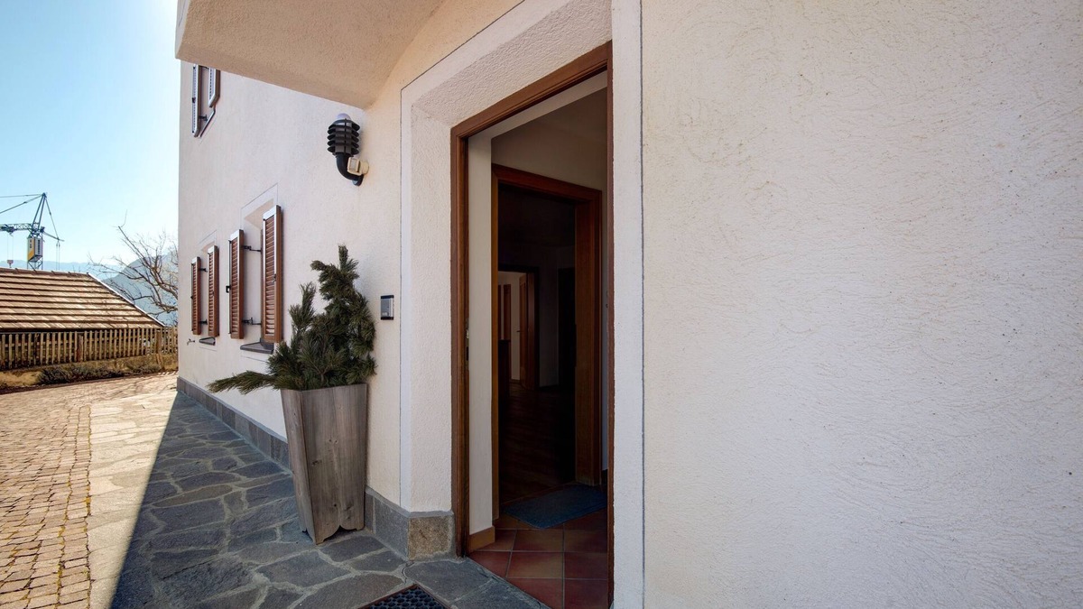 Lajen Apartment | Rustic Apartment 2 "Zur Sonne" with Mountain View & Garden