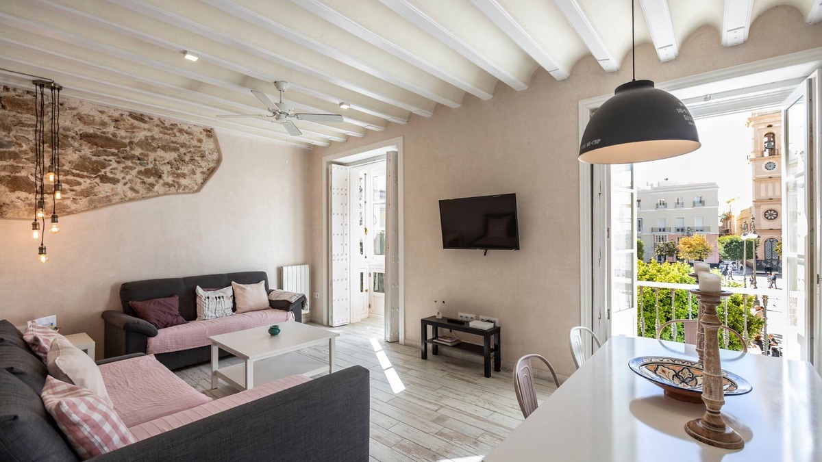 Old Town Apartment | Rustic Apartment "Casa Bugambilla" in Very Central Location with Balcony & Wi-Fi