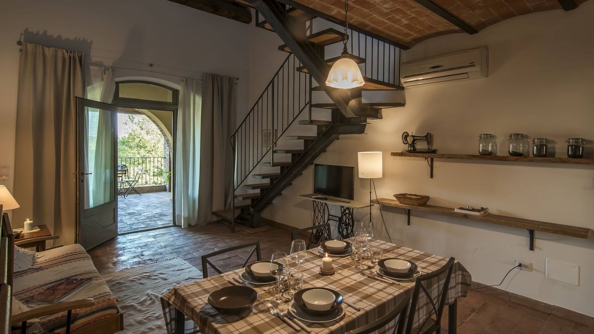 Laterina Apartment | Rustic apartment in the center of Tuscany with pool, wi-fi and on-site dining