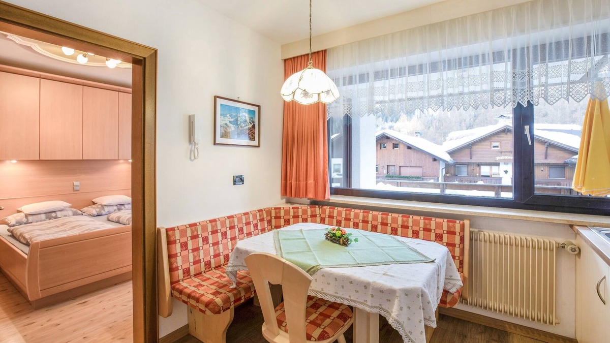 Colfosco Apartment | Rustic Apartment near Ski Areas with Wi-Fi, Garden and Terrace