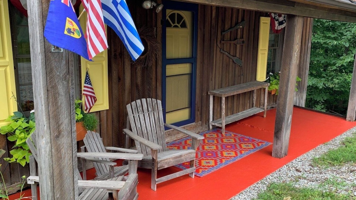 Ligonier Cabin | Rustic, Artsy & Cozy Getaway Cabin in Laurel Highlands- minutes from Ligonier