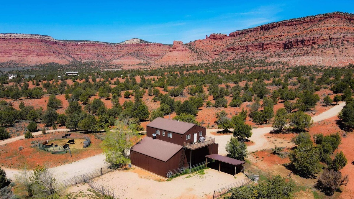 Kanab Apartment | Rustic Barn Loft Near Kanab Red Cliffs | Pet Friendly