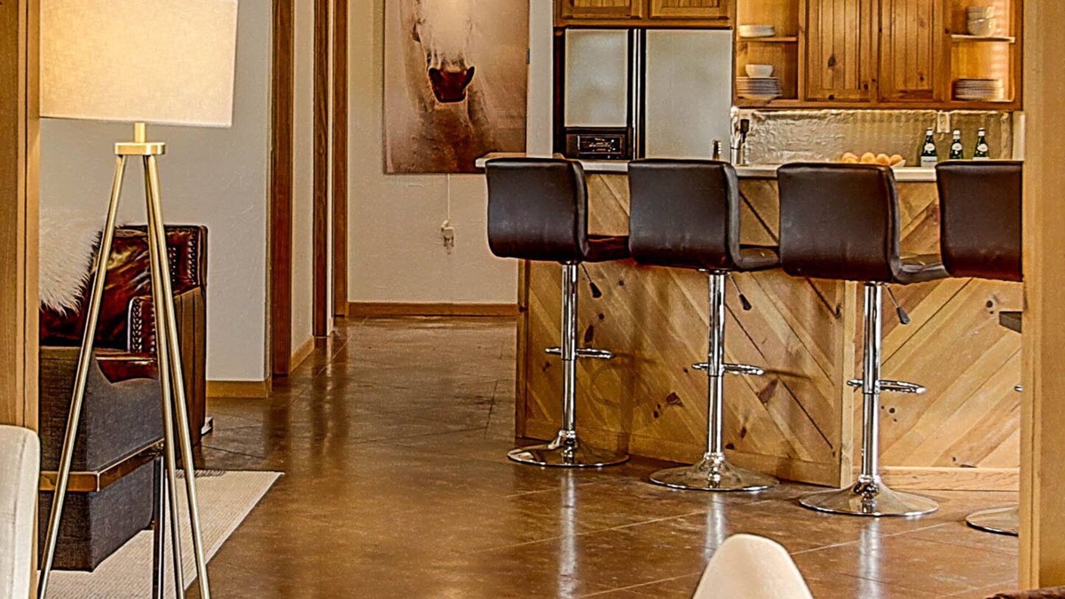Chico House | Rustic, Beautifully Appointed Cabin in Oak Studded Privacy