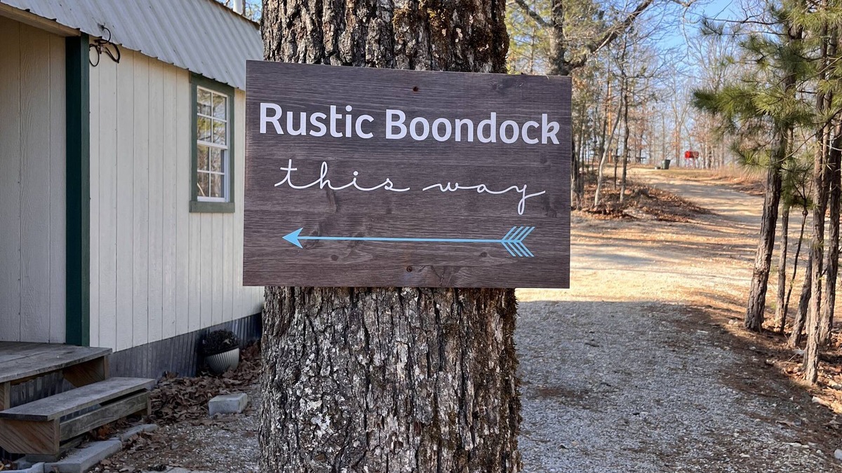 Eureka Springs Cabin | Rustic Boondock - Peaceful tiny home on 143 acres!
