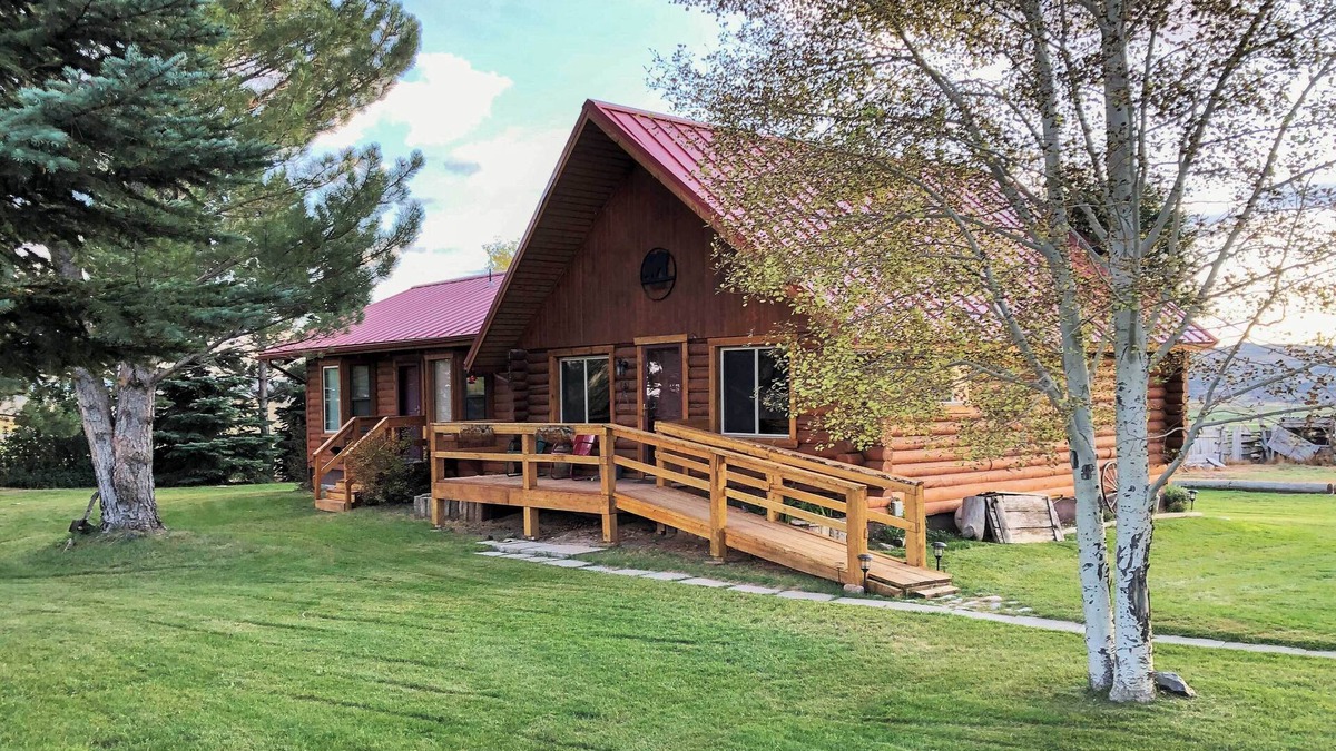 Lyman Cabin | Rustic Cabin 20 Mins to Capitol Reef Nat'l Park!