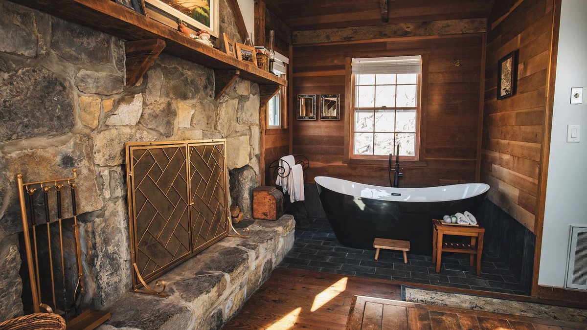 Raphine Cabin | Rustic Cabin and 1849 Grist Mill Near the Blue Ridge Parkway I-81 I-64 205 Exit