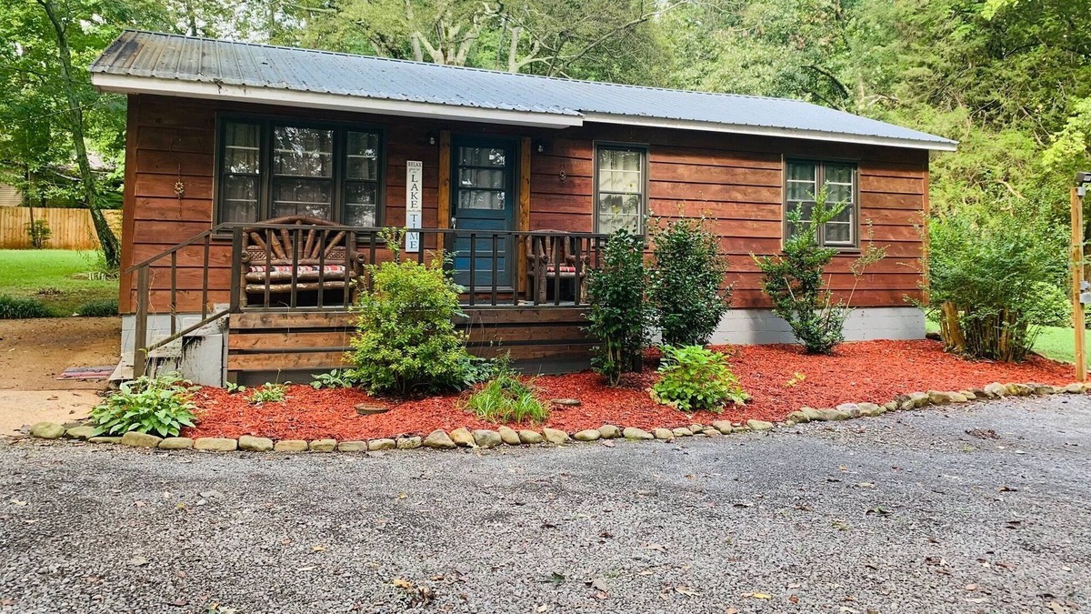 Scottsboro Cabin | Rustic Cabin Close to Lake Guntersville - Mink Creek