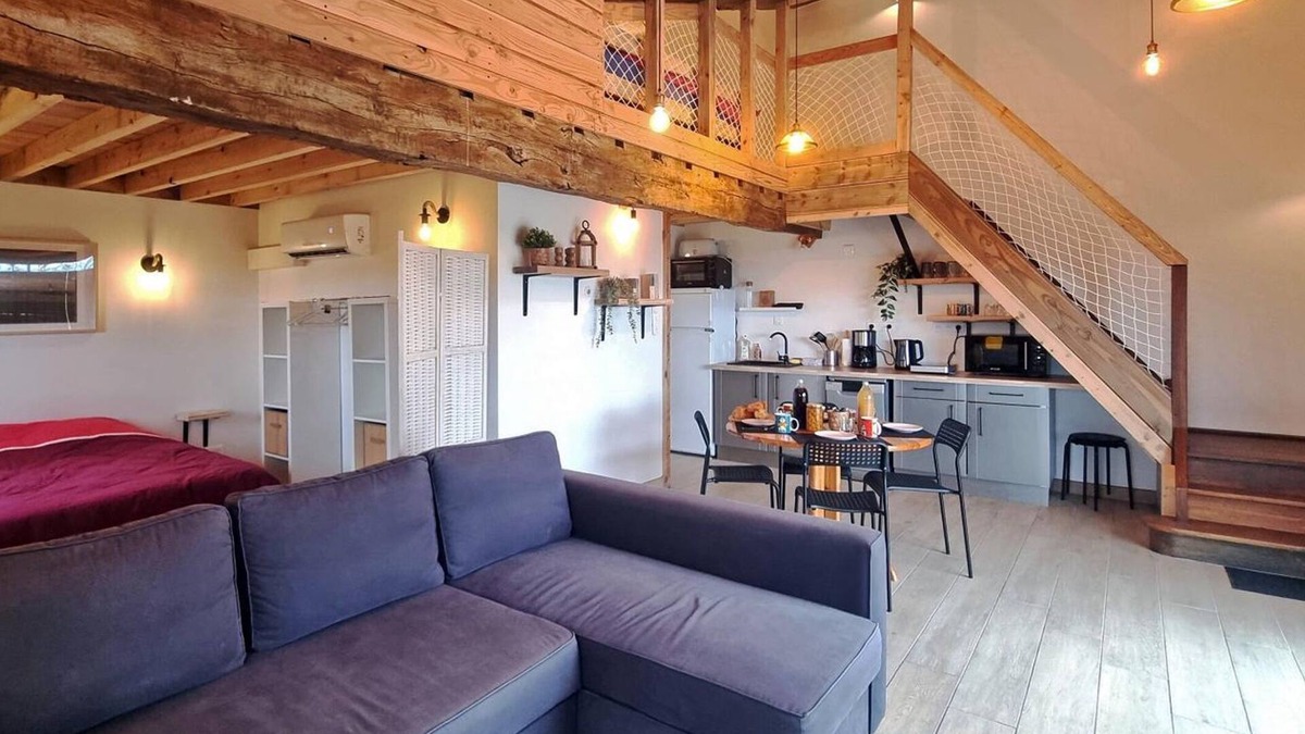 Pouilly-les-Feurs Cottage | Rustic cabin for 4, pet-friendly retreat