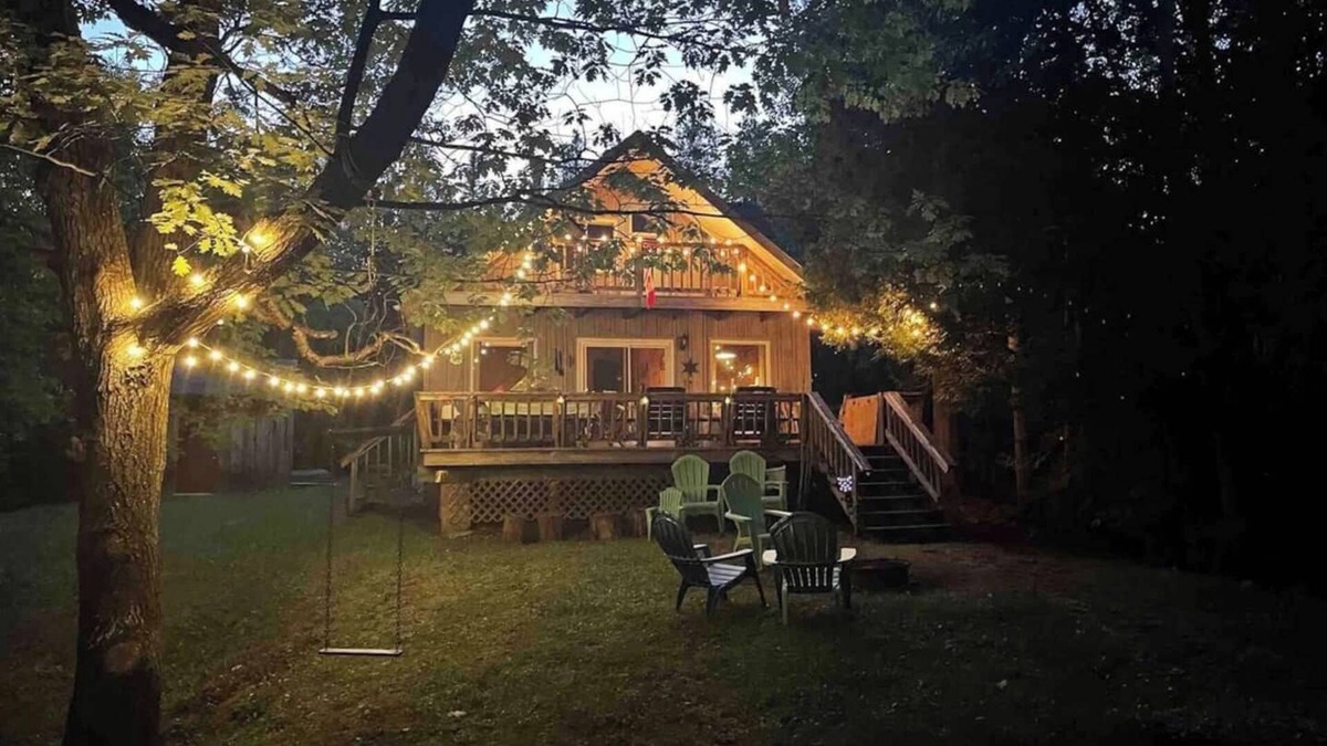Tobermory Cabin | Rustic cabin w/Games near Lake & National Park