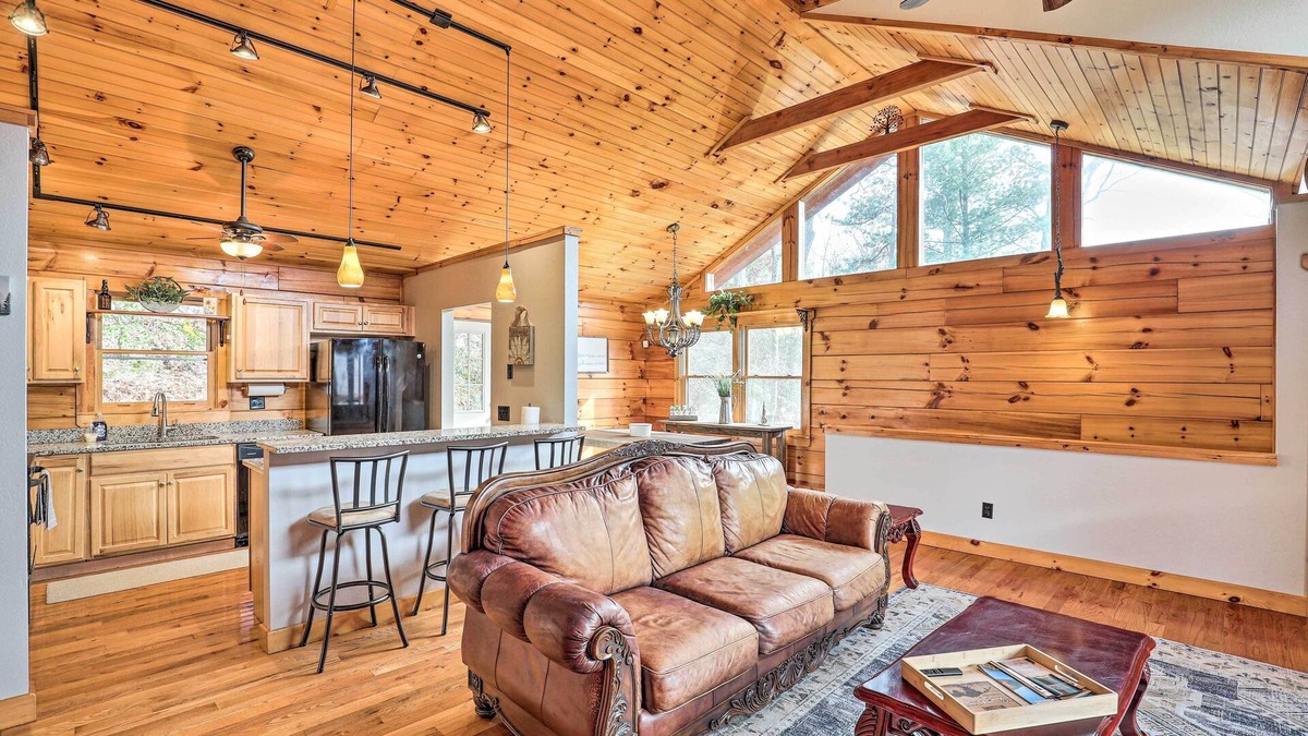 Canton Cabin | Rustic Cabin w/ Mountain Views & Private Deck!