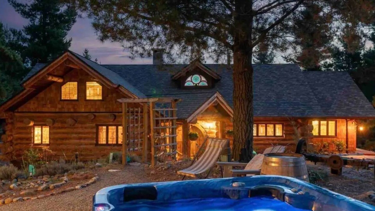 Alexandra Cabin | Rustic Cabin With hot tub at Homewood Forest Retreat