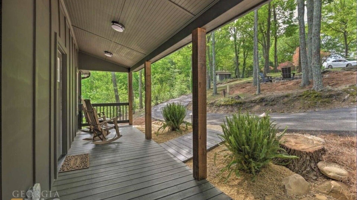 Ranger Cabin | Rustic Cabin with hot tub and Mountain View’s