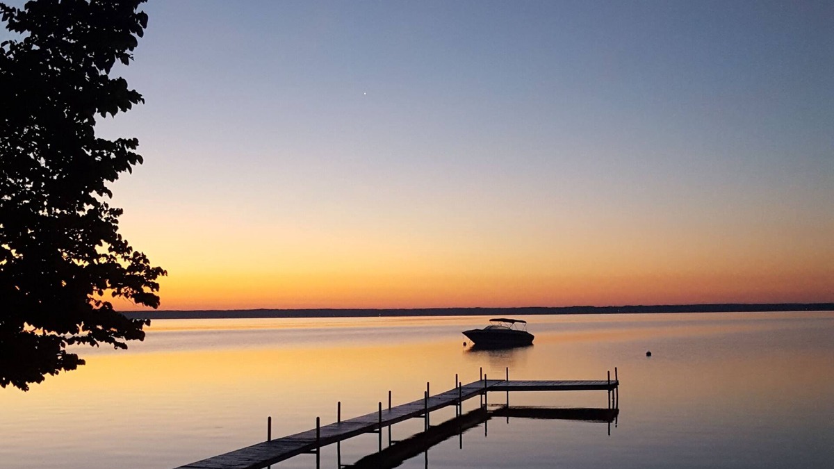 Cheboygan Cabin | Rustic Cedar Log Cabin on Beautiful Mullett Lake.