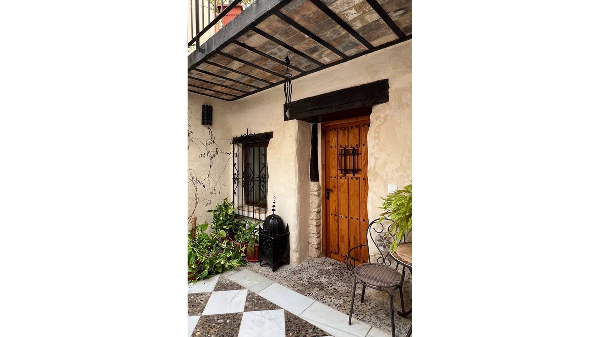 Jerez de la Frontera Old Town Apartment | Rustic Charm in the Heart of Jerez