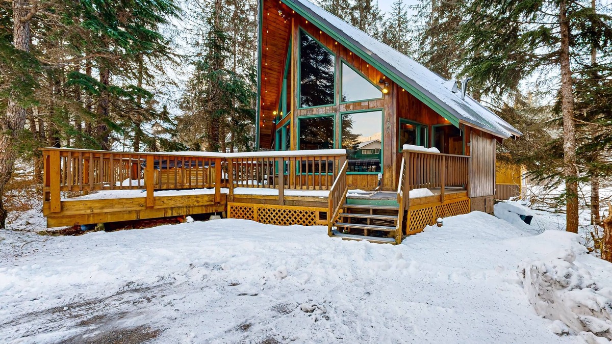 Alyeska Ski Chalet | Rustic chalet w/private hot tub & sauna, views, near the slopes